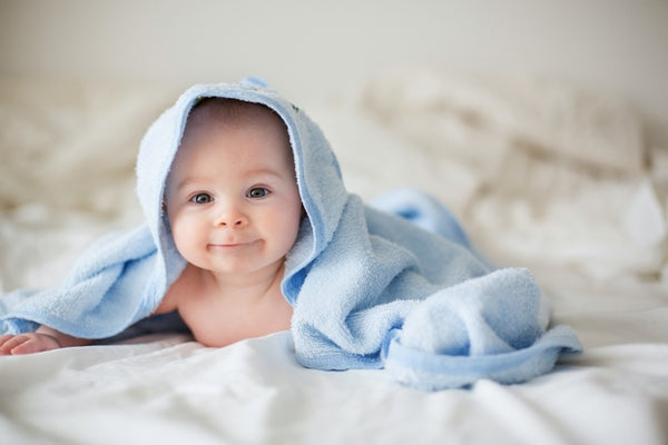 Como dar os primeiros banhos no bebê?